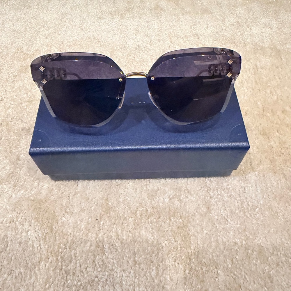 Louis Vuitton Rimless Purple Gradient Women's Sunglasses with Gold Bridge